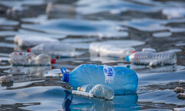 image: Regjeringen gir 100 millioner til å rense havet for plast